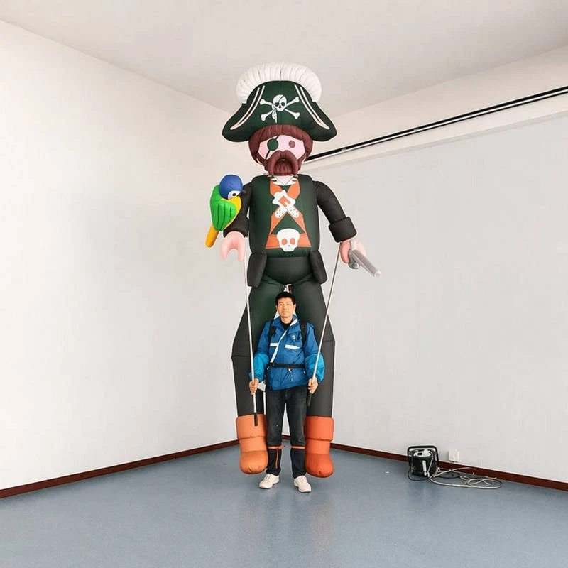 Inflatable Pirate Man Carrying Parade Puppet (2) Inflatable Pirate Man Carrying Parade Puppet (2)